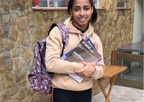 Após ser proibida de fazer shows, MC Loma se matricula em escola 