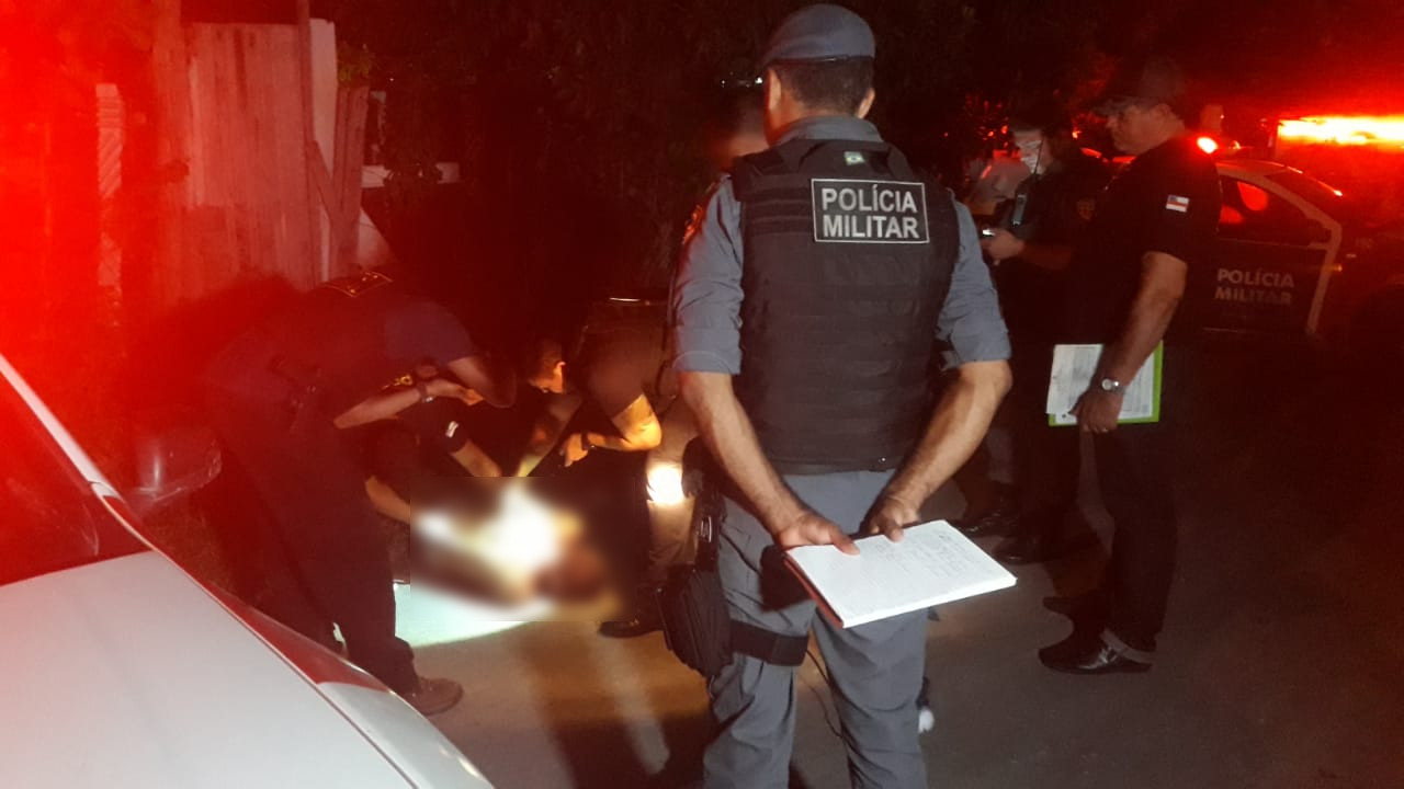 Homem é assassinado com 30 facadas pelo corpo em Manaus