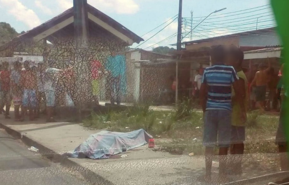 Em Dia dos Pais, homem é morto em parada de ônibus de Manaus