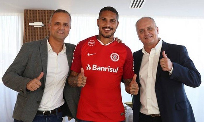 Internacional anuncia contratação de Paolo Guerrero
