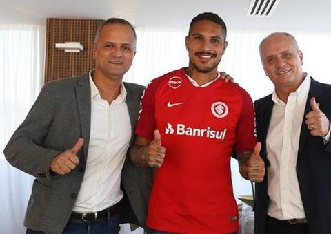 Internacional anuncia contratação de Paolo Guerrero