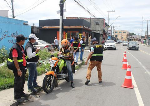 Mais de 600 veículos foram apreendidos por irregularidades no transporte em Manaus