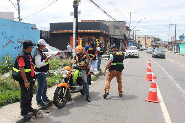 Mais de 600 veículos foram apreendidos por irregularidades no transporte em Manaus