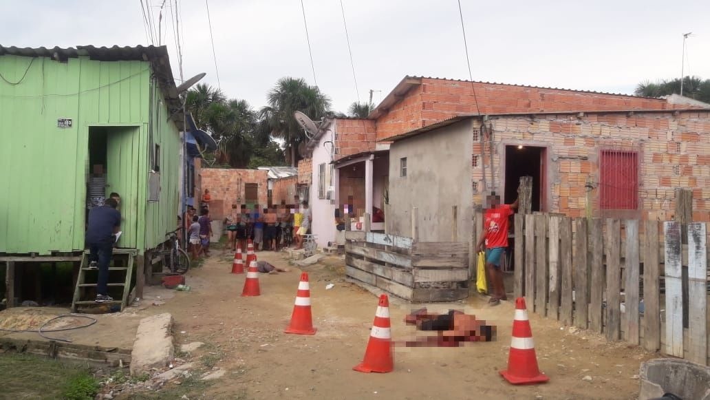 Briga de vizinhos termina com homens mortos e dois esfaqueados em Manaus