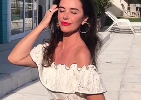 Luma de Oliveira posa ‘plena’ e internautas apontam photoshop: ‘apaga urgente’