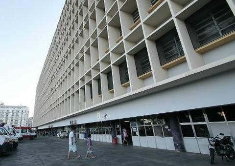 Quatro pessoas da mesma família são baleadas dentro de casa