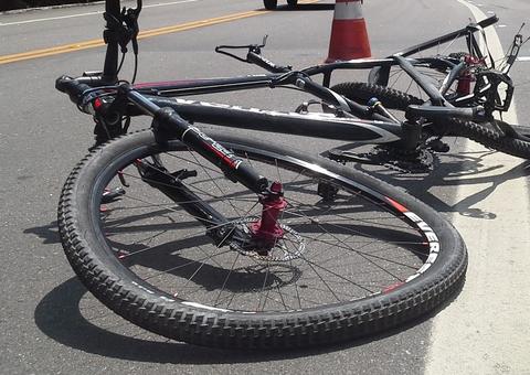 Borracheiro morre após ser atropelado por carro em alta velocidade em Manaus 