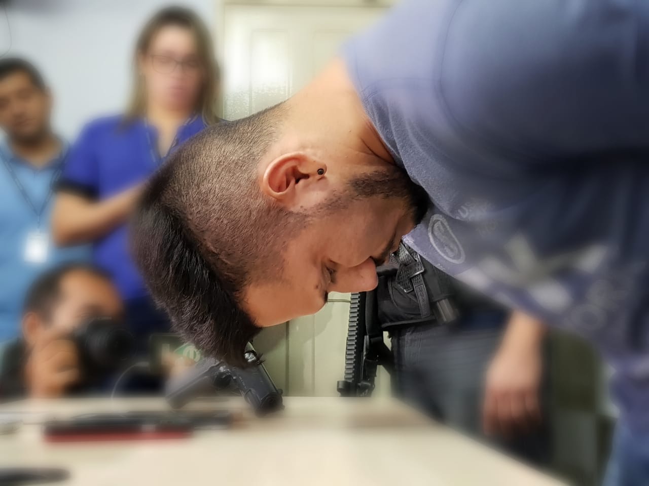 Em Manaus, suspeito de fazer arrastões é preso após esquecer celular em carro durante tiroteio