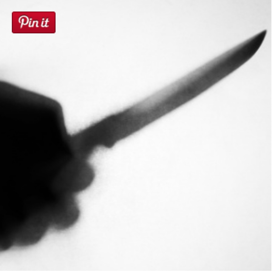 Mulher é morta com golpes de facão; principal suspeito é o namorado