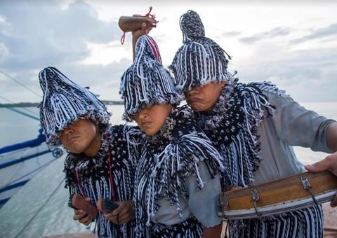 Espetáculo Atenas: Mutucas, boi e body movimenta Teatro da Chaminé 