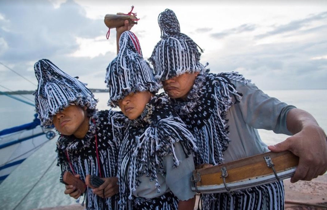 Espetáculo Atenas: Mutucas, boi e body movimenta Teatro da Chaminé 