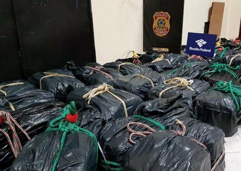  Mais de uma tonelada de cocaína é encontrada durante operação