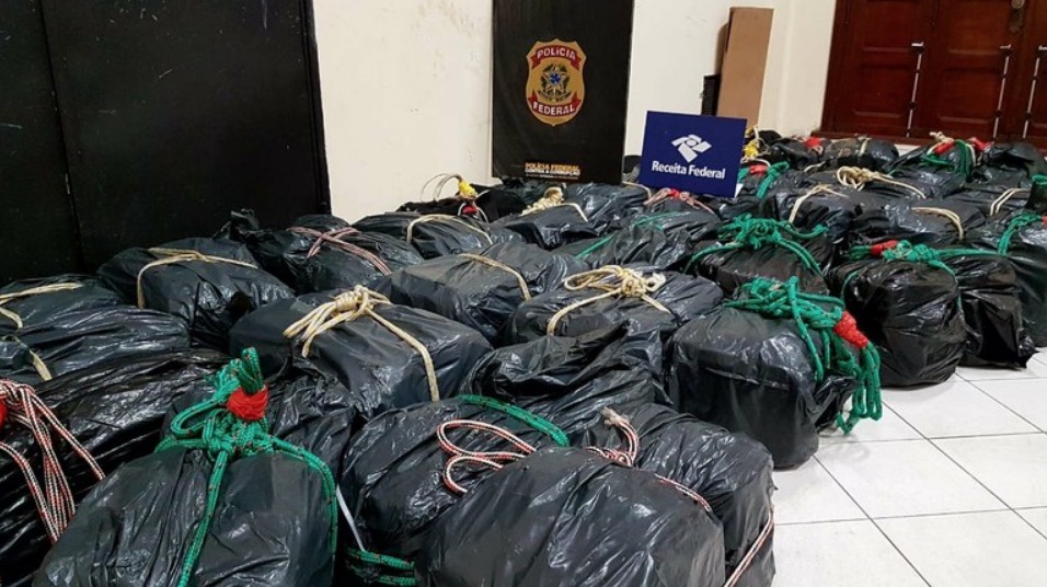  Mais de uma tonelada de cocaína é encontrada durante operação