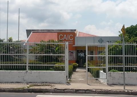 Homens assaltam CAIC e fogem com carro de funcionária em Manaus