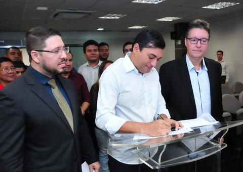 Wilson Lima oficializa candidatura ao Governo no TRE-AM