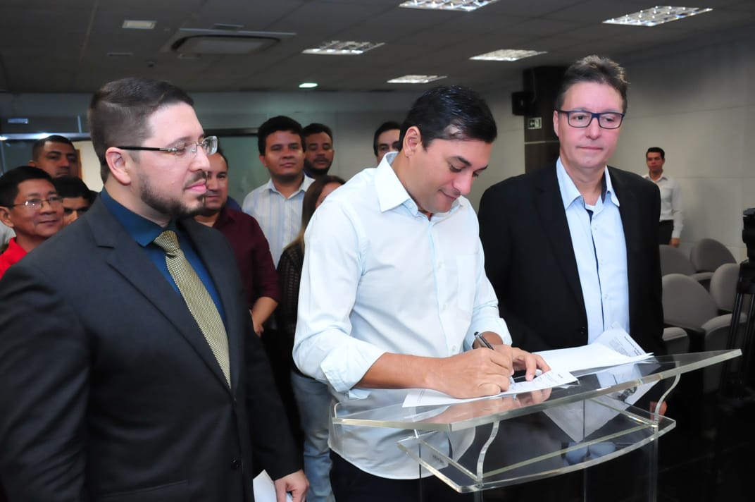 Wilson Lima oficializa candidatura ao Governo no TRE-AM