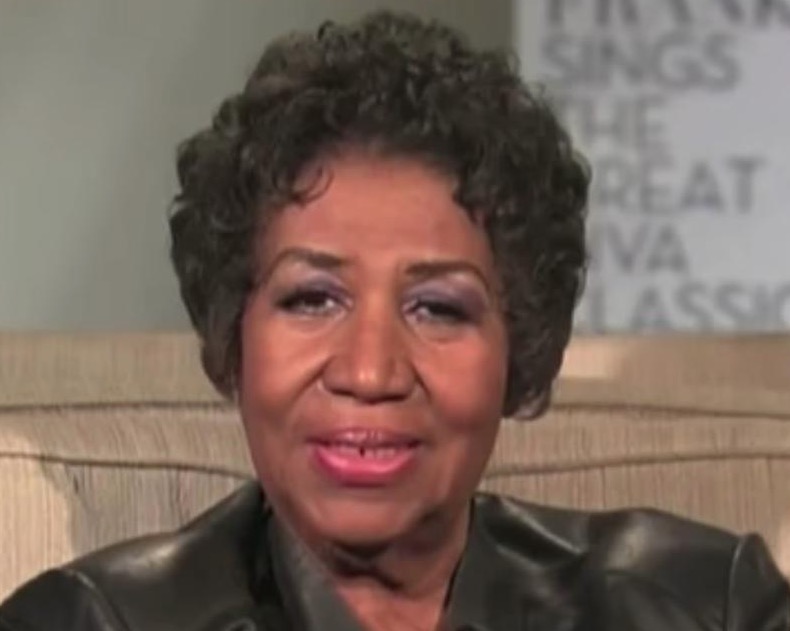 Em estado grave, Aretha Franklin está consciente e recebendo tratamento em casa
