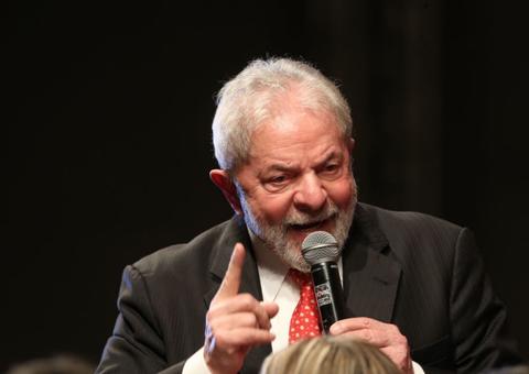 Em artigo no NY Times, Lula diz que o tempo corre contra a democracia 