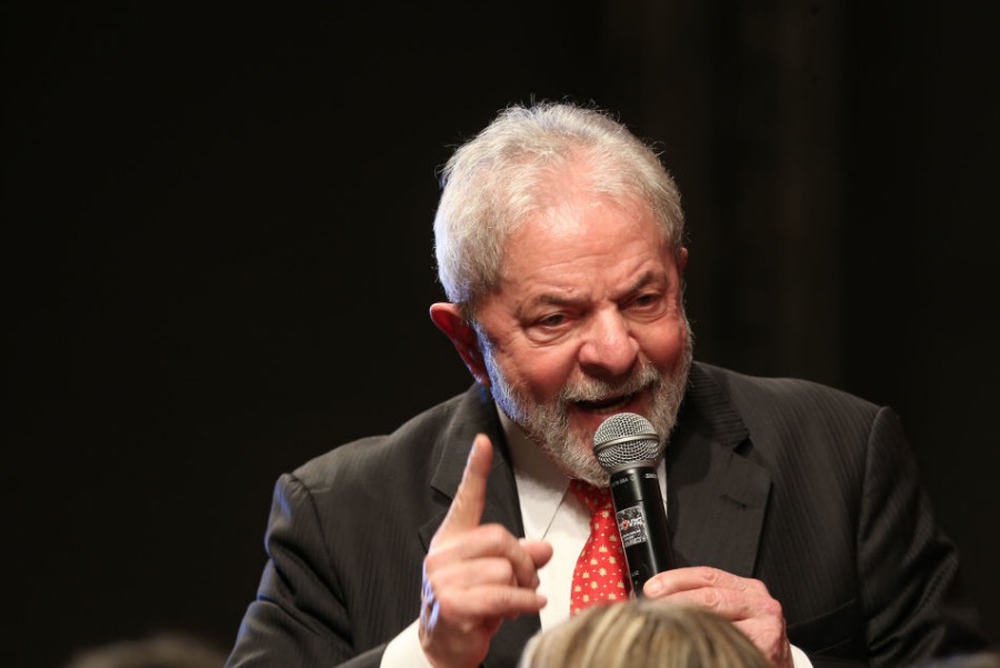 Em artigo no NY Times, Lula diz que o tempo corre contra a democracia 