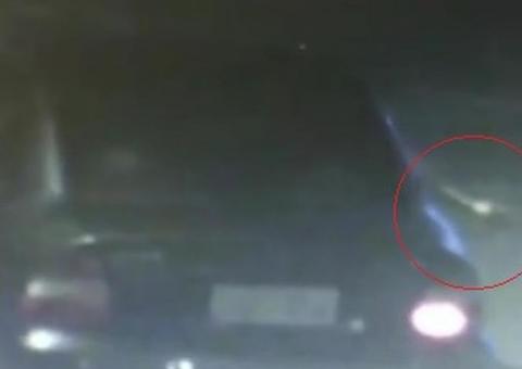 Mulher é baleada por engano em saída de boate 