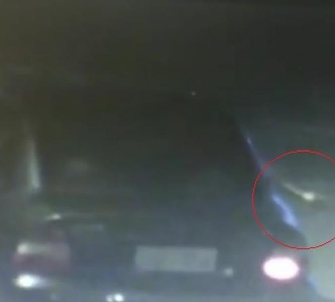 Mulher é baleada por engano em saída de boate 