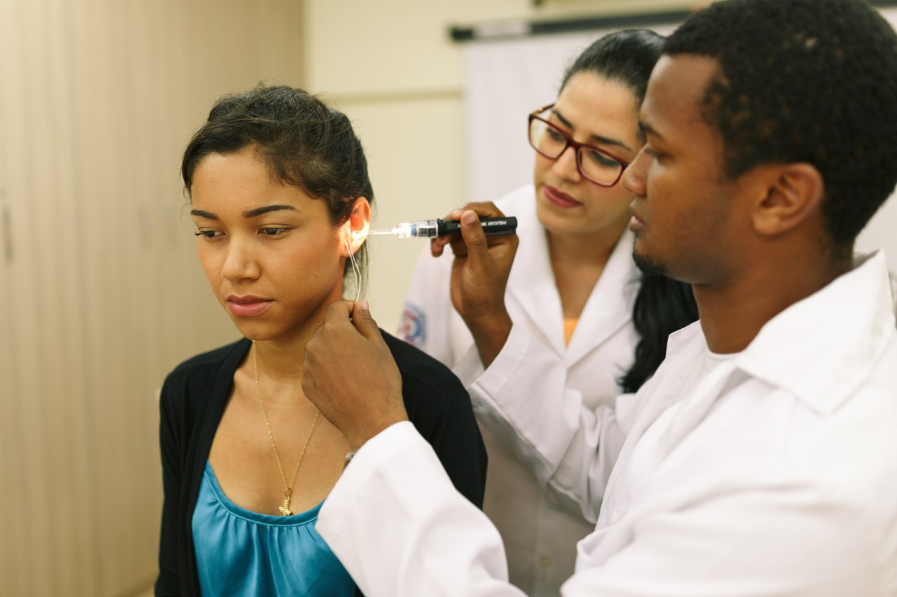 Clínica abre 300 vagas para exames audiológicos em Manaus