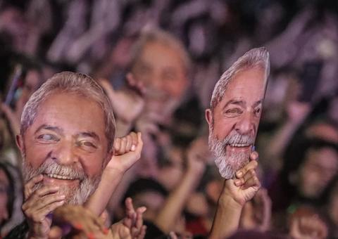 PT registra Lula, mas já planeja sua substituição nas eleições 2018