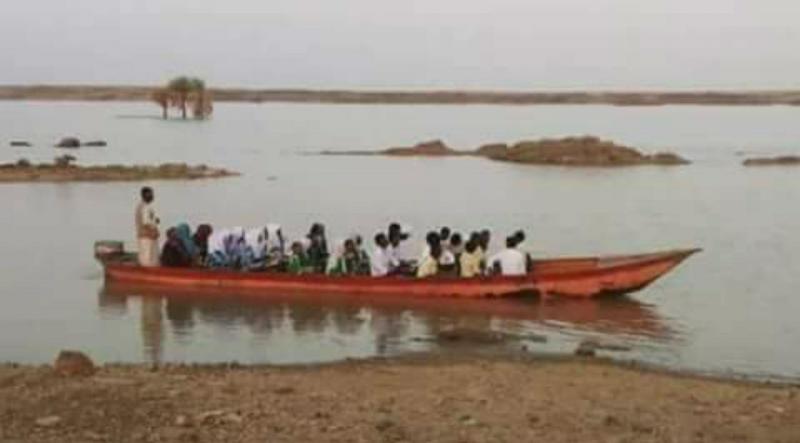 Naufrágio mata 23 crianças que tentavam chegar à escola