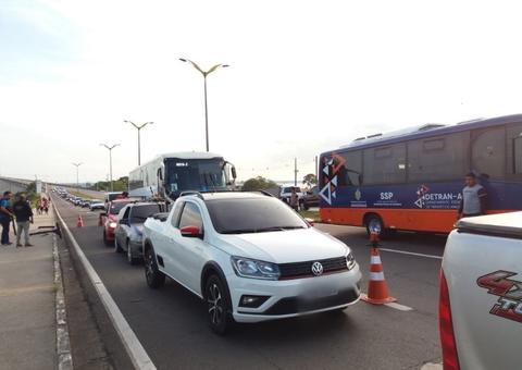 Homem é preso com CNH falsa e 24 veículos são apreendidos durante blitz em Manaus