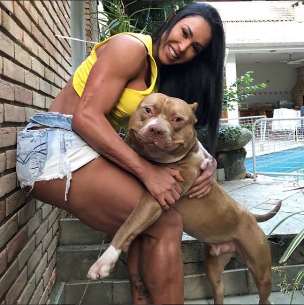 Mãe de Belo é atacada por pit bull de Gracyanne Barbosa 