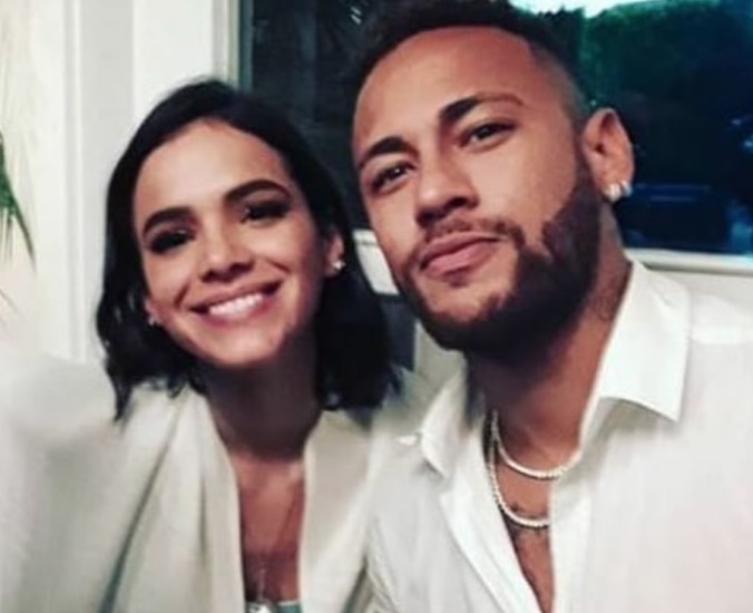 Em Paris, Bruna Marquezine evita posts com Neymar; veja fotos e vídeos do casal