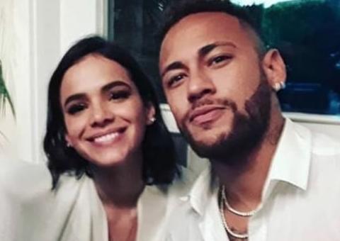 Em Paris, Bruna Marquezine evita posts com Neymar; veja fotos e vídeos do casal
