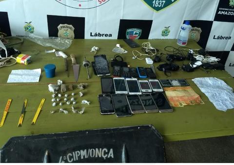 Revista em delegacia no Amazonas, apreende armas e dezenas de objetos proibidos 