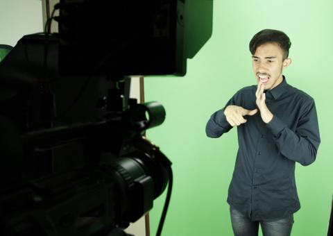 Propaganda eleitoral na TV deve utilizar recursos de acessibilidade, recomenda MPE