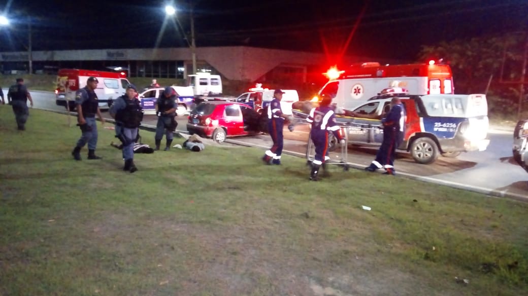 Perseguição policial termina com um baleado e quatro presos em avenida de Manaus