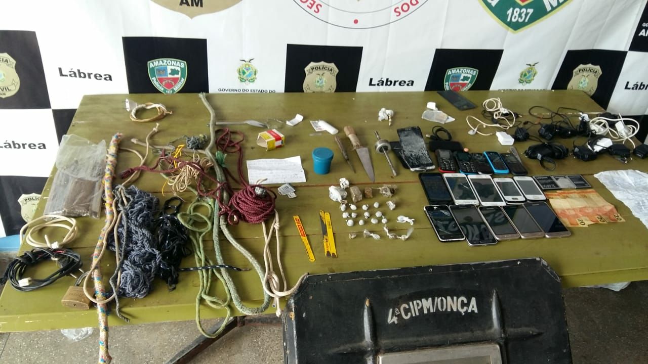 Drogas e celulares são encontrados durante revista em delegacia no Amazonas