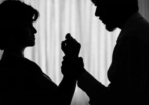 Homem é preso suspeito de agredir e estuprar a própria mulher em Manaus