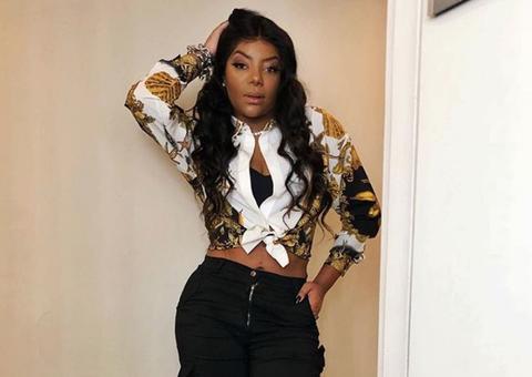 Ludmilla posta foto só de fio dental e libera imaginação