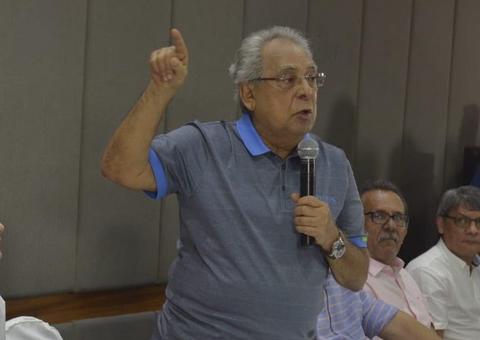 Coligação de Amazonino Mendes relata ataques de perfis falsos no Facebook