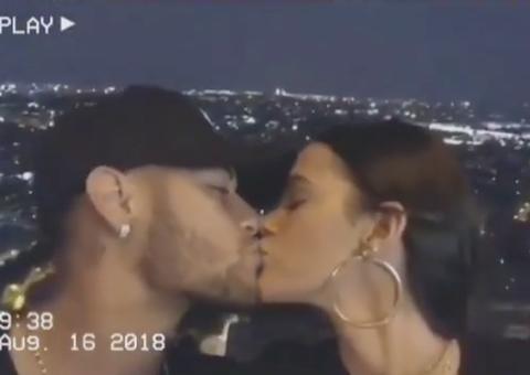 Neymar e Bruna Marquezine fazem programa mega-romântico em Paris