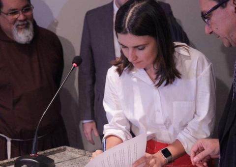 Maioria dos candidatos a governo assinam carta-compromisso no debate organizado pelo Comitê e Corecon