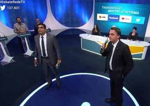Bolsonaro e Daciolo discutem durante debate e internet não perdoa