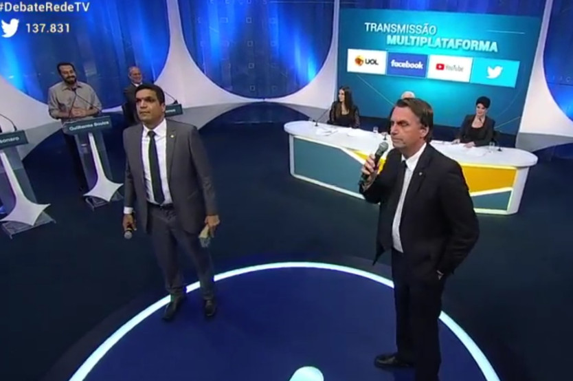 Bolsonaro e Daciolo discutem durante debate e internet não perdoa