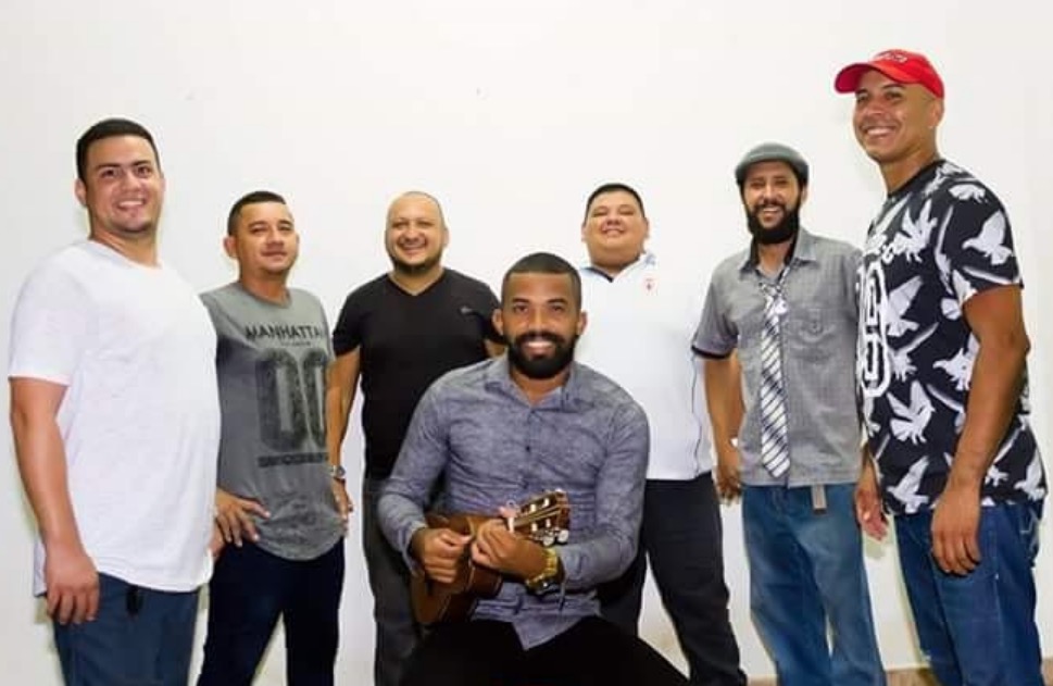 Amor Eu Vou Dormir recebe o grupo Samba Kiss neste sábado