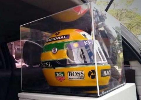 Empresário suspeito de estelionato é preso com capacete de Ayrton Senna