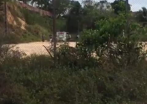 Corpo com mais de 15 facadas é encontrado em terreno na zona norte de Manaus 