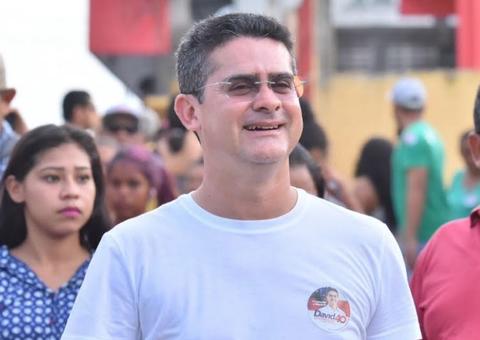 David Almeida faz caminhada em Iranduba e Manaus na sequência de campanha