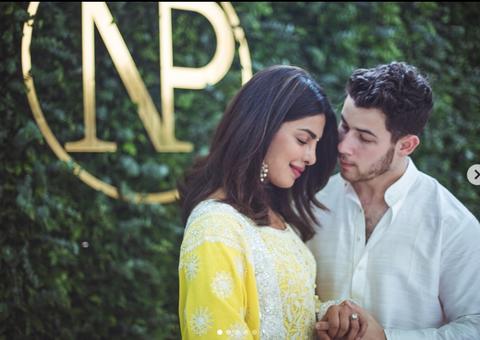 Nick Jonas e Priyanka Chopra divulgam fotos do noivado na Índia