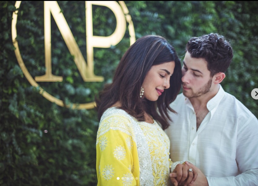 Nick Jonas e Priyanka Chopra divulgam fotos do noivado na Índia
