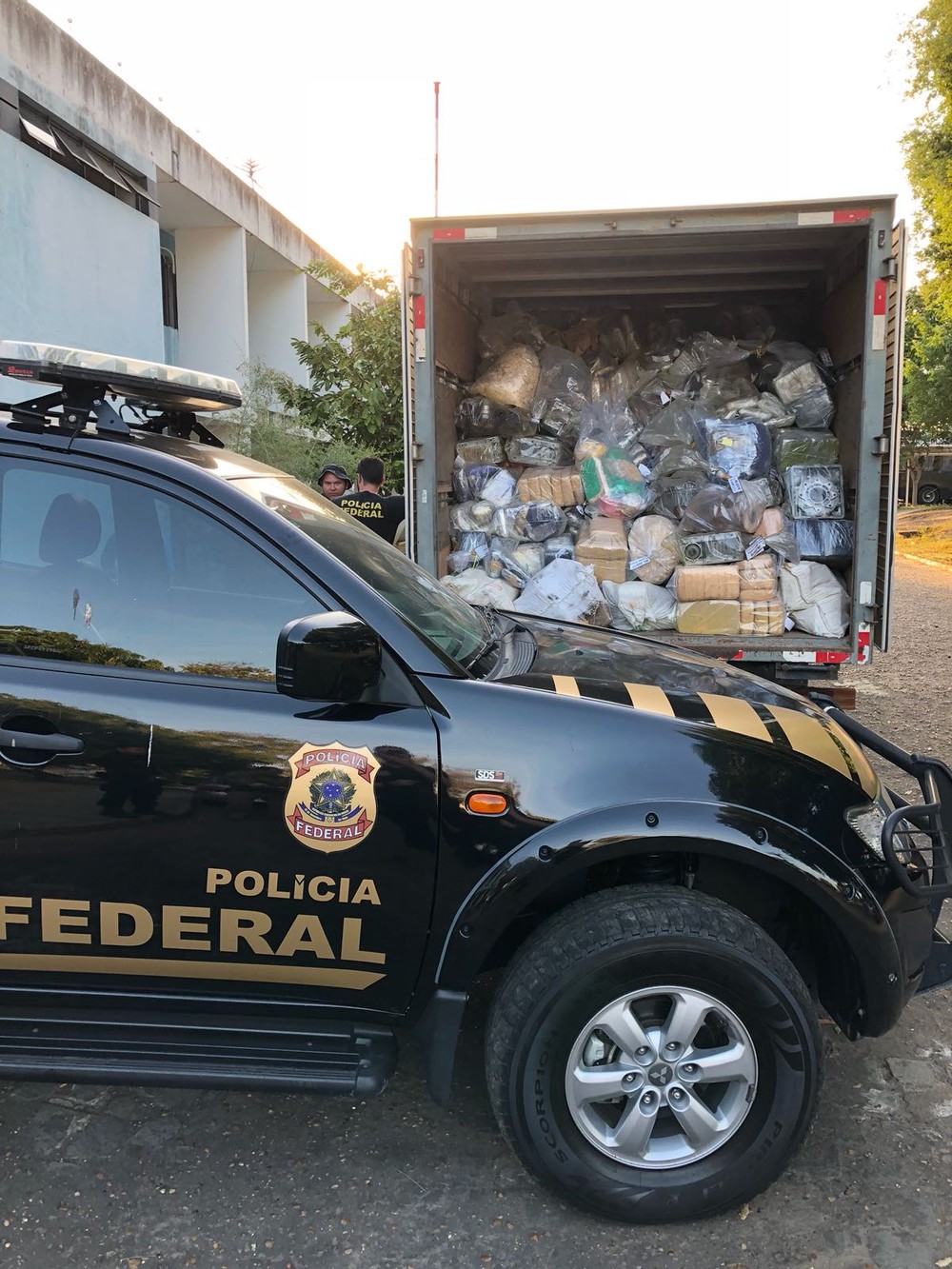 Mais de 4 toneladas de drogas são incineradas pela Polícia Federal em Manaus